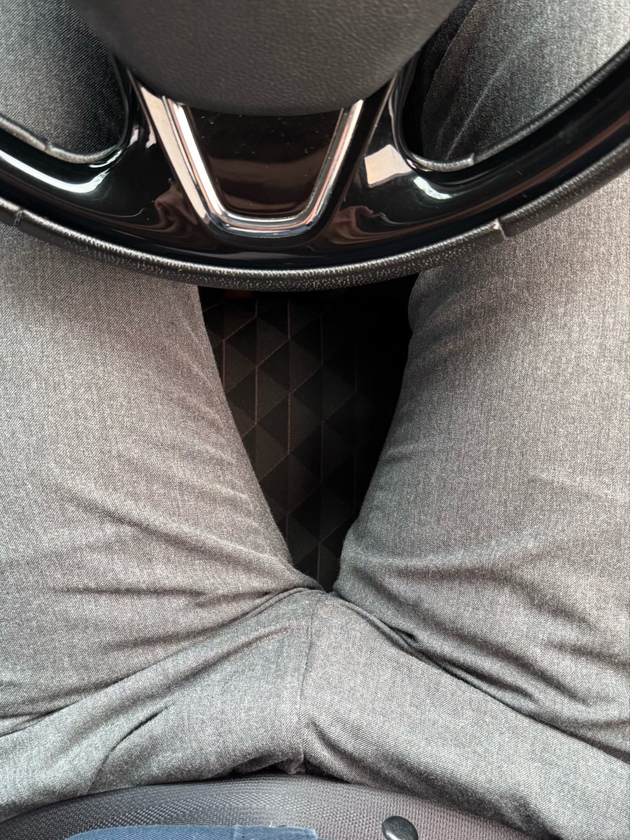 52Millimeter's tweet photo. เมียรีด(ผ้า)พิษ ให้ต้องใส่ ปกติใส่แต่ยับๆ กางเกงยีนต์ https://t.co/ugvhWEQwIP
