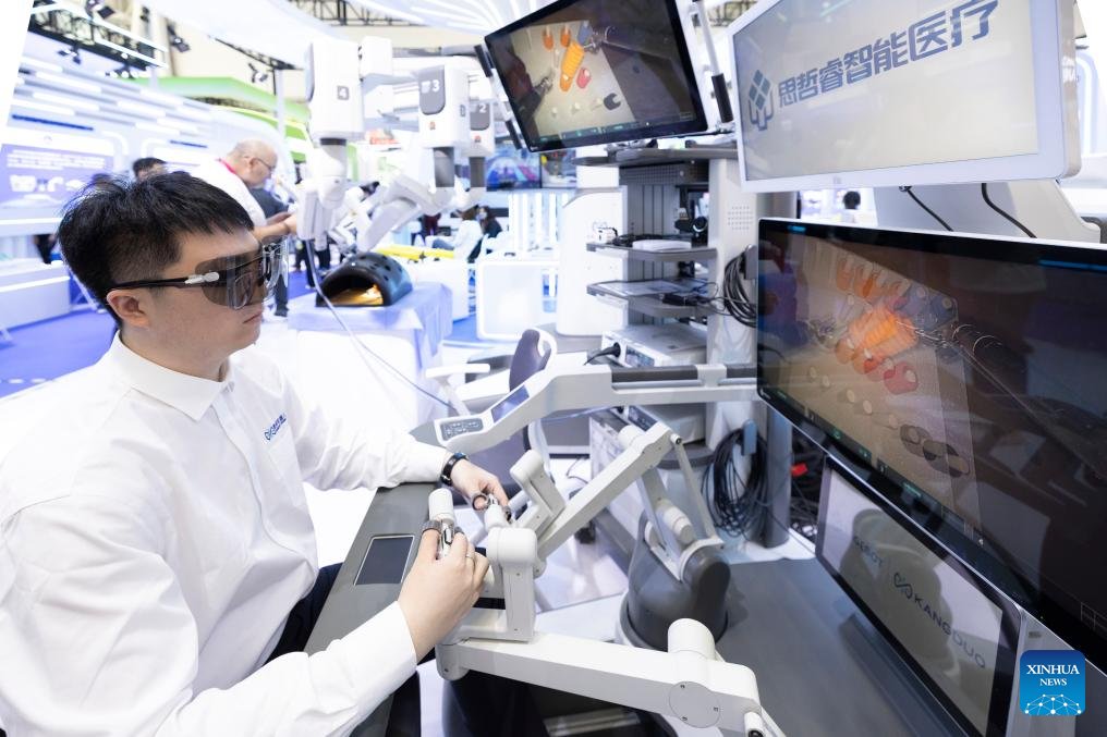 PDChina's tweet photo. The 10th China-Russia Expo opened to the public on Sunday in Harbin, northeast China's Heilongjiang Province. The expo covers a total exhibition area of 55,000 square meters and features over 1,500 enterprises from 46 countries and regions. https://t.co/LMgsztabVb