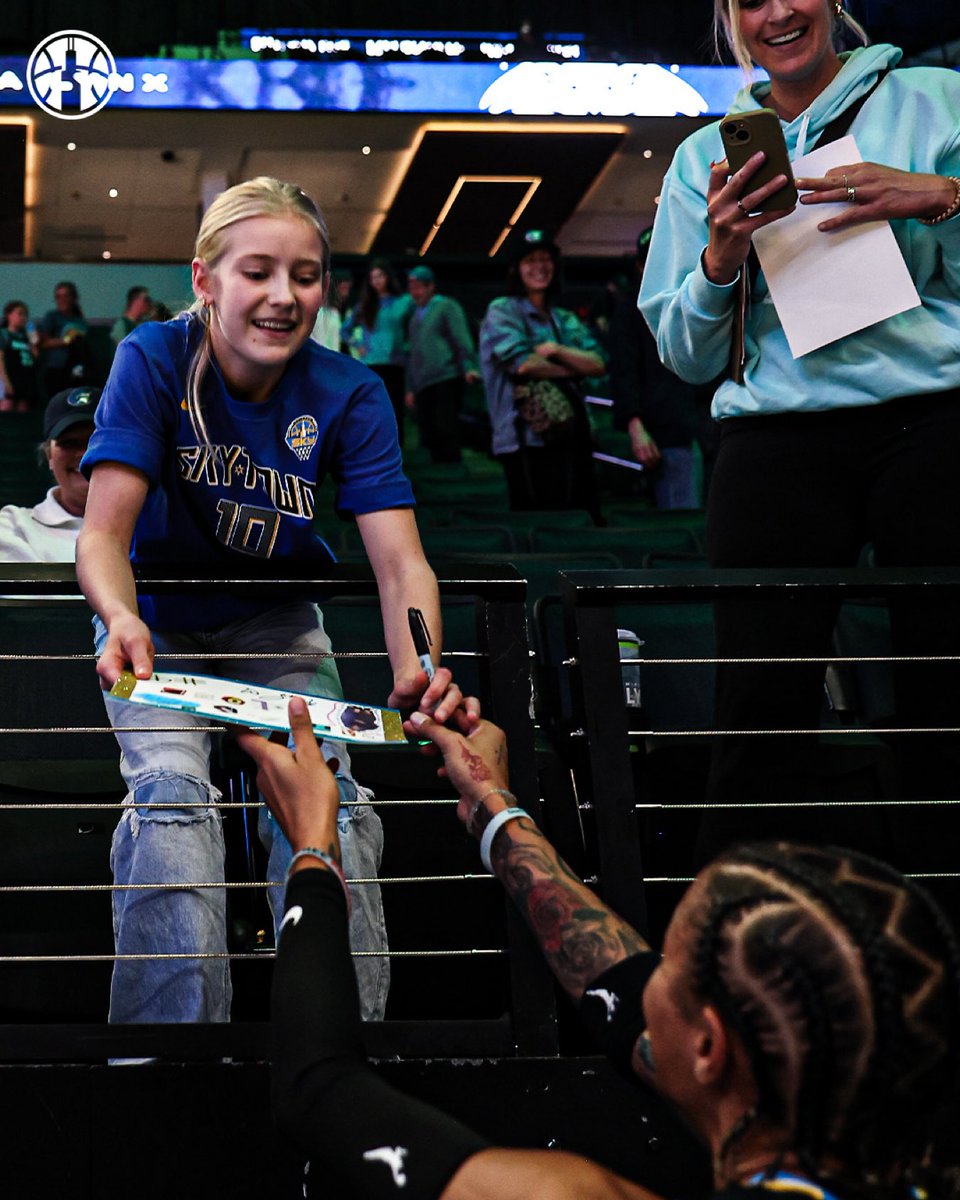 chicagosky's tweet photo. Natasha 1,000 Career Field Goals Cloud 😌

#skytown https://t.co/Qt2LhDzLst
