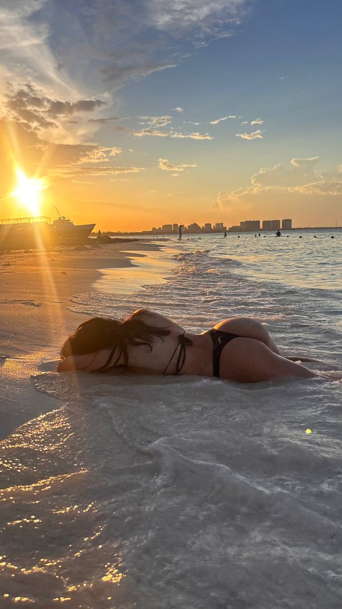 solpink91's tweet photo. https://t.co/von3nIB546 
Los espero bebés Sean buenos con mí cafecito 
#cafecito #cafecitoapp #contenidoexclusivo #contenidoadulto #xxxargentina #argentinagirls #latinasexy #chicasarg #mujeressexy #contenidohot #fotoshot #linkenbio #suscribite #apoyame #contenido18 #sexyargentina https://t.co/jzVmRsQNvG