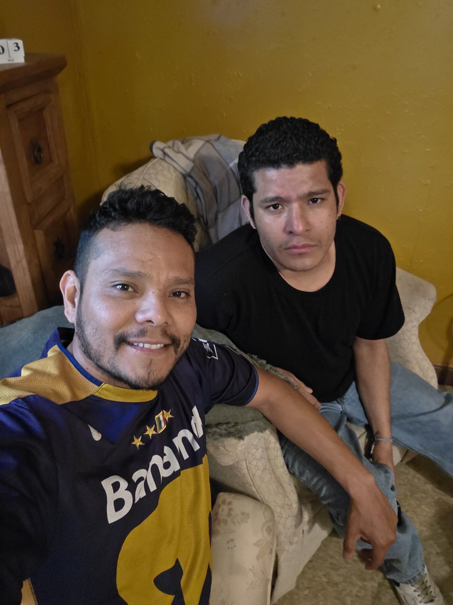 37julion's tweet photo. Vamos Pumas ⚽️💙⚽️
#NadaEstaEscrito https://t.co/ZkNx6y5JTu
