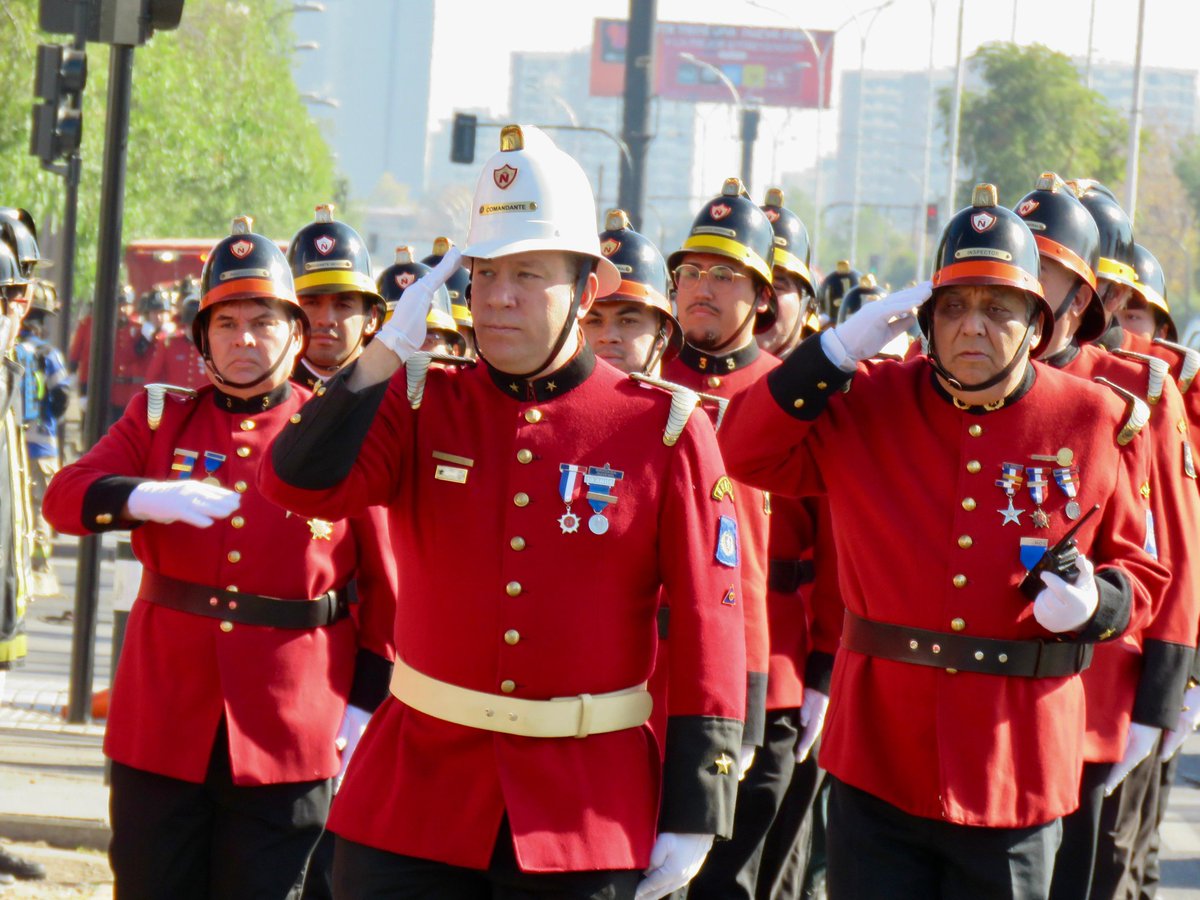 BomberosNunoa's tweet photo. Hoy, y con los máximos honores, el Cuerpo de Bomberos de Ñuñoa despidió a su Miembro Honorario,  Sr. Juan Rojas Serey (Q.E.P.D.), voluntario honorario de la 5° Compañía "Bomba Israel". Con premio de constancia por 40 años ee servicio. https://t.co/TuEK52Rokh