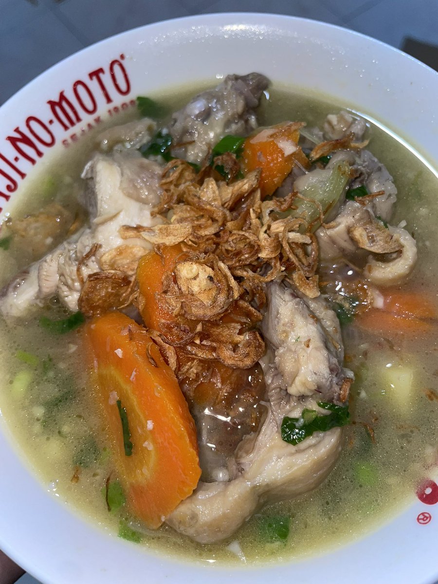 bibub_b's tweet photo. Udh ga sempet upload2, tim ketemu tiap hari, tapi aku masakin pas weekend ajaaaaa, sop pertama dalam hidupku, kalo nasi liwet udh pasti pacarku bisa habisin 1 magicom nasi. https://t.co/fgBRumbhWQ