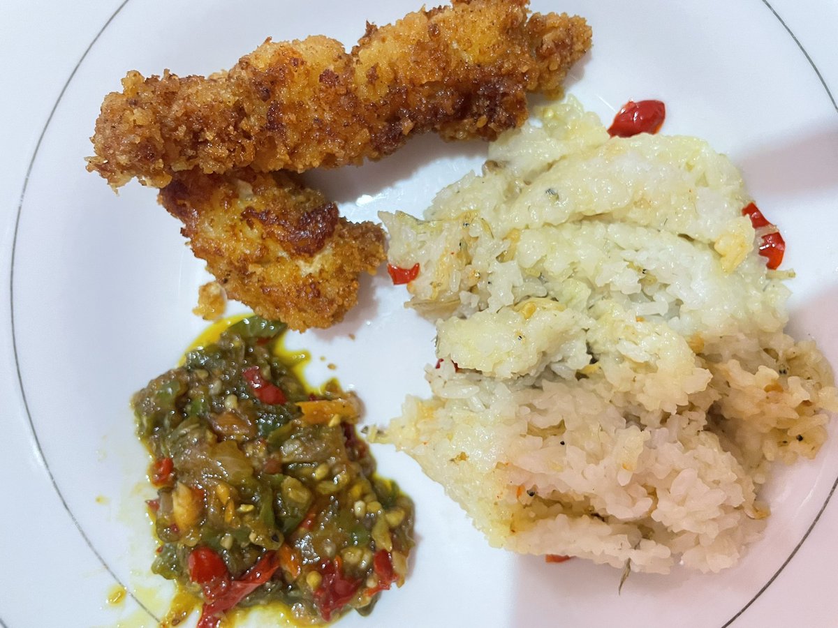 bibub_b's tweet photo. Udh ga sempet upload2, tim ketemu tiap hari, tapi aku masakin pas weekend ajaaaaa, sop pertama dalam hidupku, kalo nasi liwet udh pasti pacarku bisa habisin 1 magicom nasi. https://t.co/fgBRumbhWQ