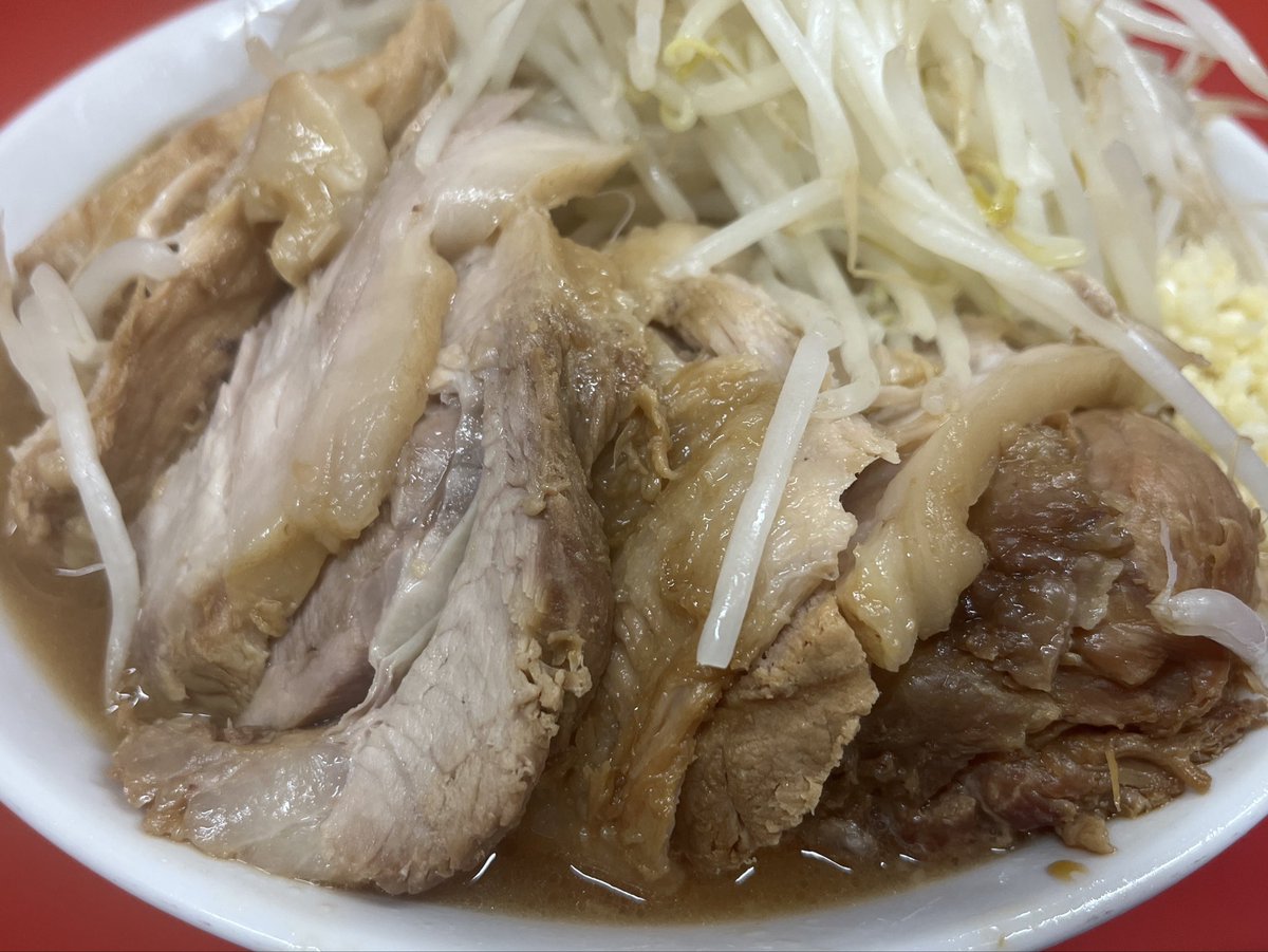 B_810's tweet photo. 小ダブル麺半分(ニンニク少なめ)
今の自分にはコレで適量です(ﾉД`)

I'm at ラーメン二郎 一橋学園店 in 小平市, 東京都 https://t.co/d5ujbZ3p7s https://t.co/m4bqsqabuM
