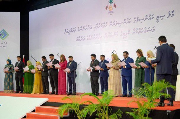 mp_rasheed's tweet photo. މާލޭ ސިޓީ ކައުންސިލްގެ ފަސްވަނަ ދައުރަށް ހޮވިވަޑައިގެންނެވި މޭޔަރ @adamazim އާއި ހުރިހާކައުންސިލަރު��ްނާއި އަންހެނުންގެ ކޮމިޓީގެ މެމްބަރުންނަށް މަރުހަބާ، https://t.co/lJU9Yx3zCT
