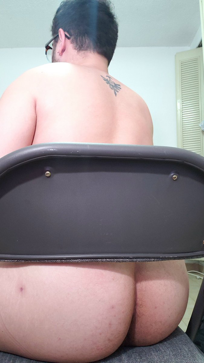 H_Snowbody's tweet photo. I sit 🪑 https://t.co/daxY3umGgj