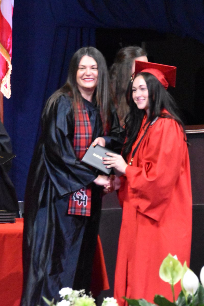 PaytonVeneman's tweet photo. The excitement on Saturday evening!!!! Graduation time!!! Cannot wait for the summer and what next year will bring!!! https://t.co/mazOGHB62o