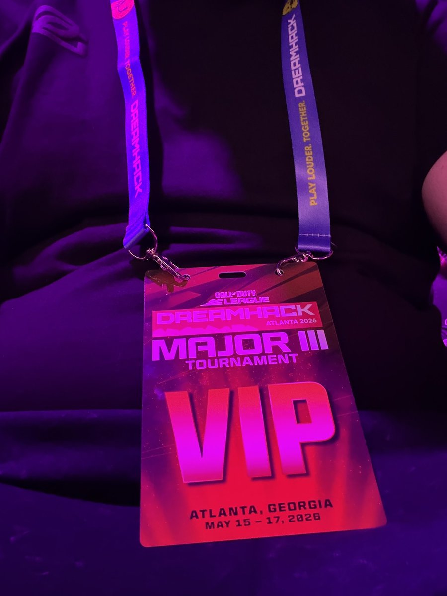 iitzFlexx's tweet photo. Was an absolute blast this weekend my first event ever. Was really hoping to watch the boys take it home but we choked again, even though we lost being able to see @DashySZN clutch in person was insane!!! GGs thieves. https://t.co/Enim6QKsik
