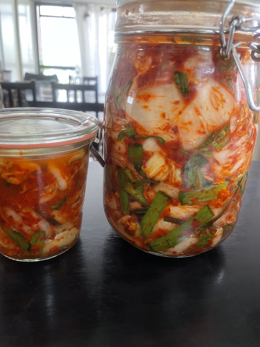spiceyouup's tweet photo. 1.5キロの白菜でキムチ仕込み🌶️
韓国唐辛子とチリパウダーで辛味を調節して最後にニラと切り干し大根いれて完成。ちょうど気温が上がってきたので過発酵に気をつけながら https://t.co/XT7xcXsq6w