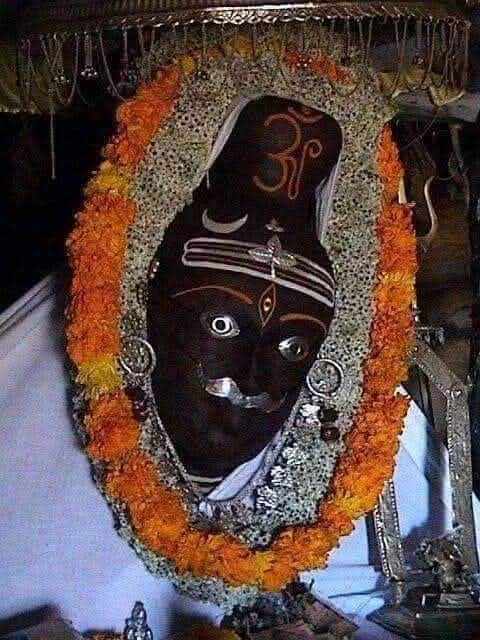 pahadinaari's tweet photo. हिमालयी क्षेत्र में स्थित चतुर्थ केदार श्री रुद्रनाथ मंदिर के कपाट आज दोपहर 12 बजे पूर्ण विधि-विधान के साथ श्रद्धालुओं के दर्शनार्थ हेतु खोल दिए जाएंगे। भगवान रुद्रनाथ जी 6 माह के लिए सभी भक्तों को उच्च हिमालय शिखर स्थल में विराजमान होकर दर्शन देंगे।
 सबकी मनोकामना पूर्ण हो। 🙏 https://t.co/2shylT4cn0