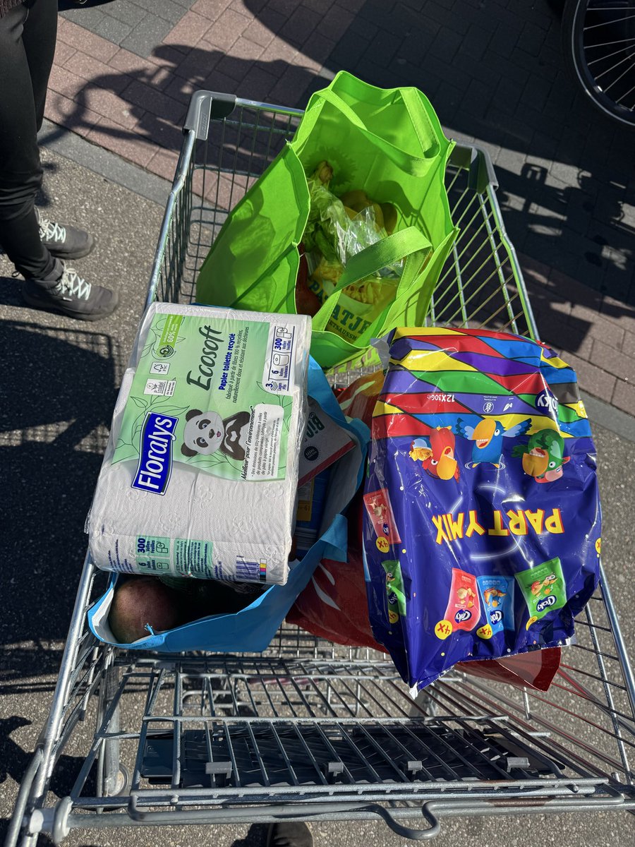 Slcn68's tweet photo. @ZamHaberAjans @nasipetme Geçen almanyada çektim bu resmi sırf bugünler için 130 euro ödedim :) nasıl oluyor da millet hala laf ediyor anlamıyorum https://t.co/Kw73EOM4nT