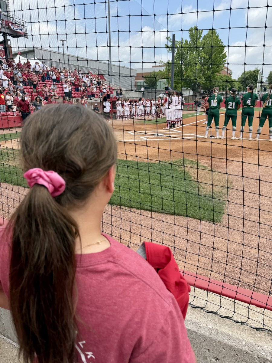 ScottyWAdams's tweet photo. Getting to take my 9 year old softball playing daughter to see the @RazorbackSB dominate the regional today it was just icing on the cake for her to meet @CoachDeifel @CanaanSandy #wps #beatduke @NCAASoftball https://t.co/XtCaXcrSxy
