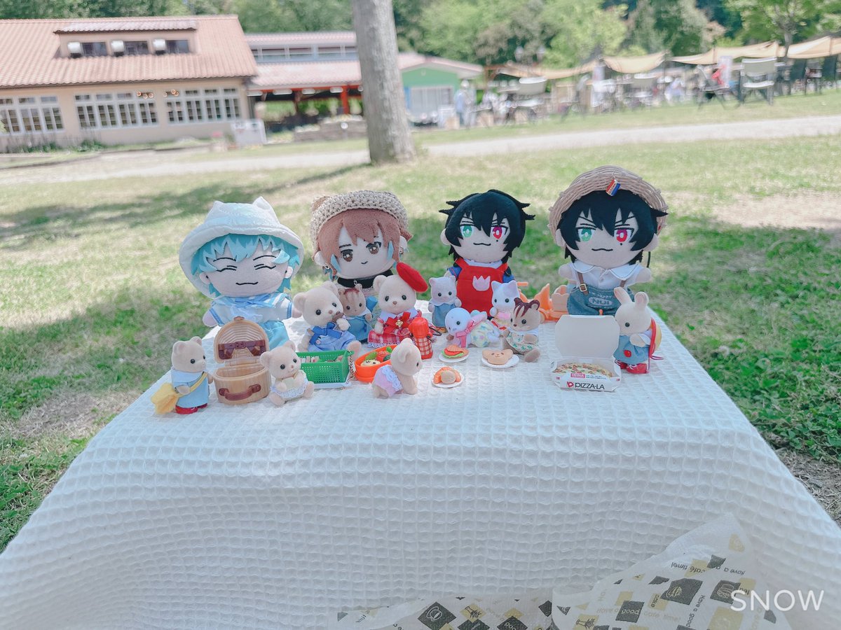 honerou123's tweet photo. ほっねろうですぬ〜🎵
きのうはおともぬいとぴくにっくしたぬよ〜
いいおてんきで、ちいさいおともだちもたくさんいてたのしかったぬ〜！ぬいはとちゅうでおなかすいちゃってぴっざにとびついちゃったぬよ〜 https://t.co/0uR9t4VTGG