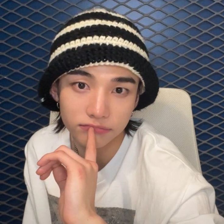 Hyunjin tweet media