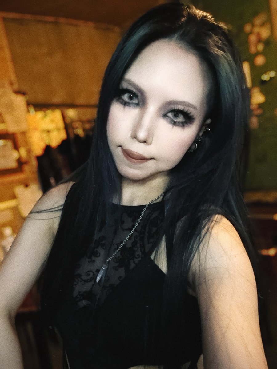 regan_shout's tweet photo. 遠征から戻りゆっくり休息できました🌿
今日もすんごい暑さ…！
明日のSAISEIGAは、24日の新宿ANTIKNOCKのワンマンに向けてリハがあるのでしっかり備えたいと思います🔥
ゲストはDOLL PARTSからARISA！
またひと味違う楽しい『黒舞台』になりそうですので、みなさまのご来場お待ちしております🎪🦋✨ https://t.co/MQiWWp2kcs