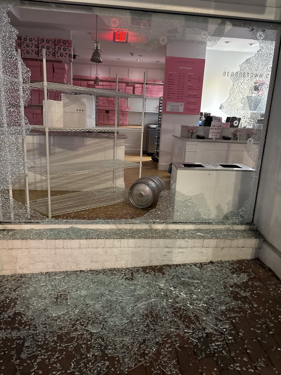 Georgetown Cupcake tweet media