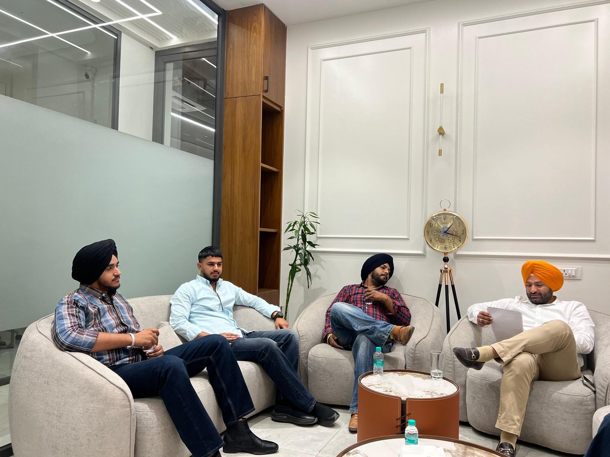 Ranjitpalpunjab's tweet photo. ਦਫ਼ਤਰ ਵਿੱਚ ਪਹੁੰਚੇ ਲੋਕਾਂ ਦੀਆਂ ਗੱਲਾਂ ਨੂੰ ਗੰਭੀਰਤਾ ਨਾਲ ਸੁਣਿਆ ਅਤੇ ਤੁਰੰਤ ਨਿਪਟਾਰੇ ਲਈ ਕਾਰਵਾਈ ਕੀਤੀ ਗਈ।
#PublicService #JanSunwai #ProblemSolving #ServiceToPeople #ranjitpalsinghpunjab
@AamAadmiParty
@AAPPunjab https://t.co/AH1yeBmeF4