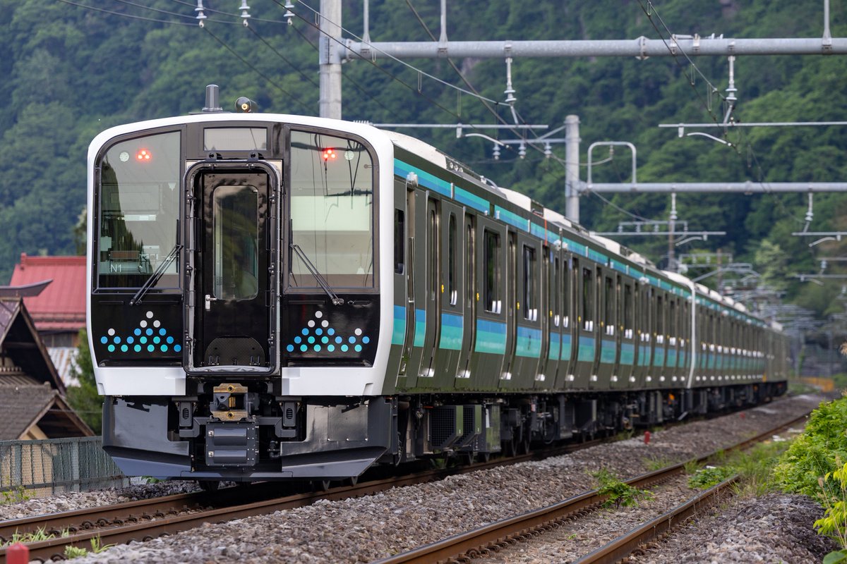 wing8701's tweet photo. 2026/5/18
配9744M 新津配給 E493 ｵｸ02編成+E131 N2+N1編成
長野初のE131ということで撮影へ
末長いご活躍を。 https://t.co/MsmSK8DuD3