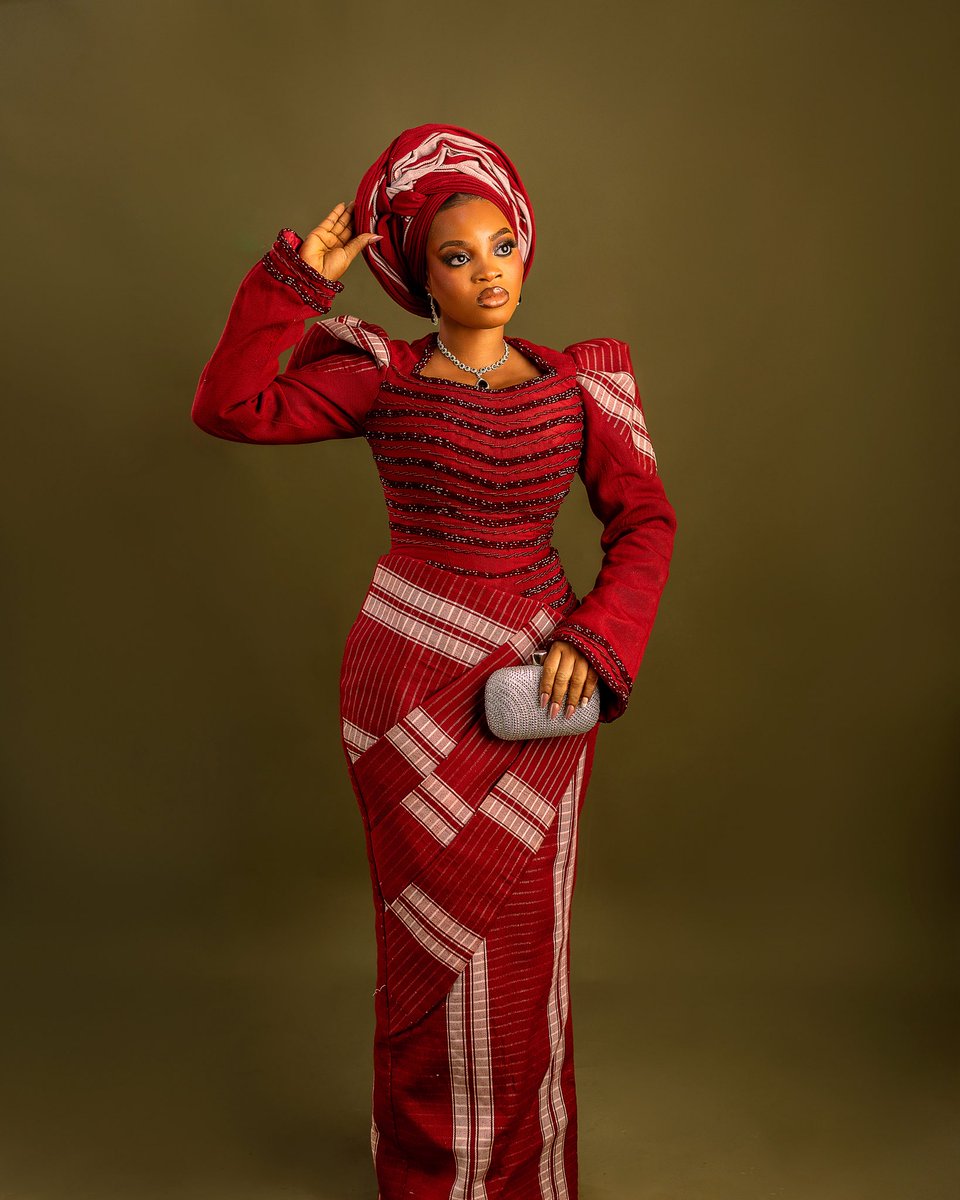 ayishatuuu's tweet photo. More than a portrait,every frame tells a story of elegance,poised,visual expression of confidence and timeless beauty.
Omo Yoruba full of grace.
Captured by Aisha.
#photographer #photographyart #studioportrait #traditionalattire #timelessbeuty #femalephotographer #fypシ゚viral https://t.co/5stMwRZpCE