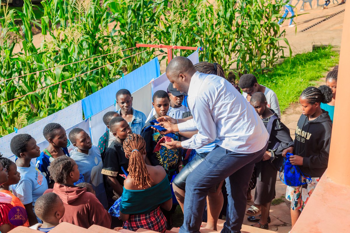 PilgrimCenterUG's tweet photo. During the conference, girls were empowered through the distribution of reusable sanitary pads a step toward promoting menstrual health, keeping girls in school, and breaking the silence around periods.
#PilgrimCenterforReconciliation 
#GlobalFundforWomrn https://t.co/poI1jwXE7H