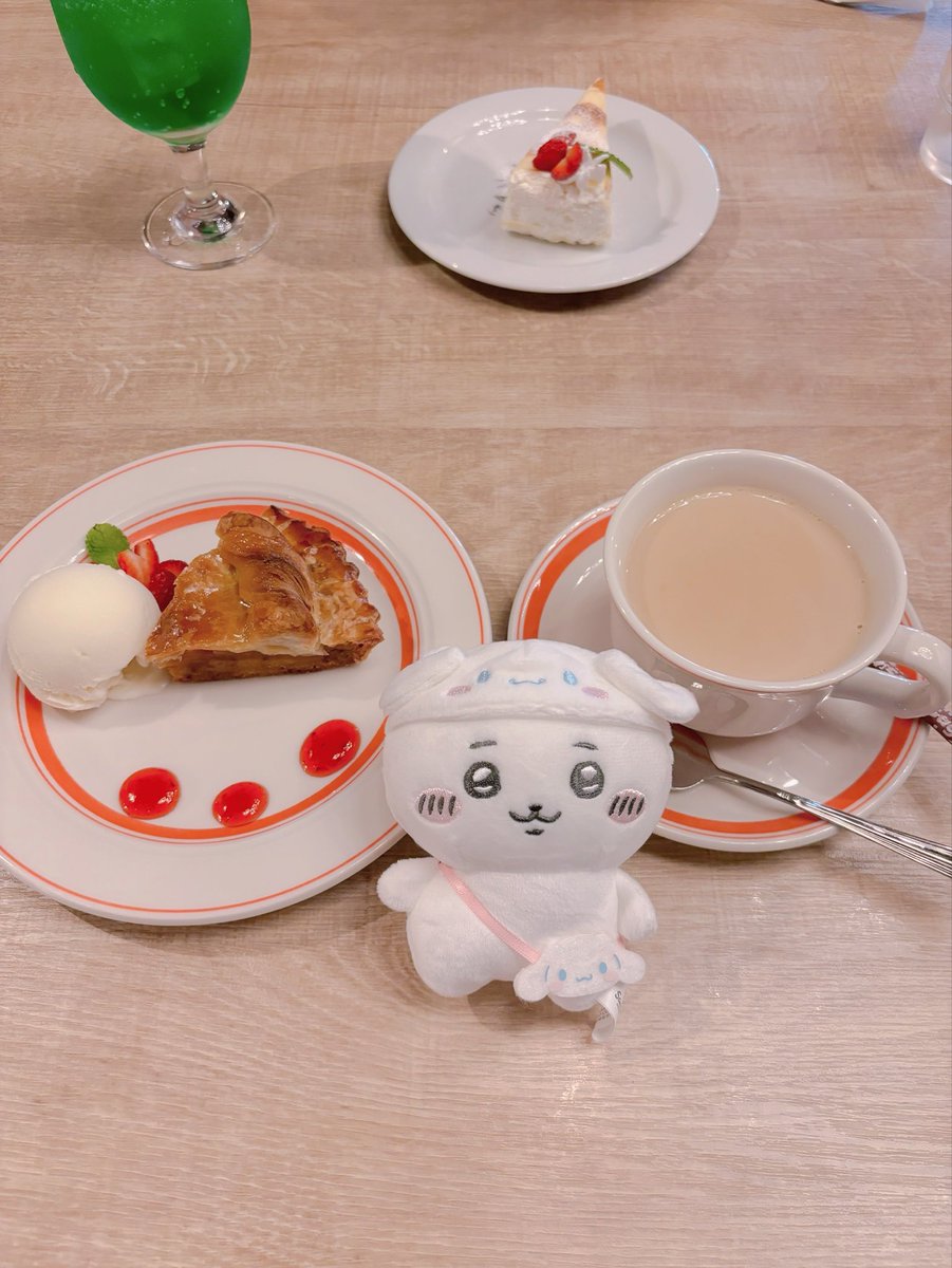 chi_chiikawa's tweet photo. お茶しに入ったレストラン。
雰囲気もレトロで素敵だし、ア���プルパイがすごく美味しかった🥹🍎☕️
他にも色々食べたい気持ちを抑えて夜は焼肉へ🥩
かぼすのタレで焼肉食べたの初めてだったけど美味しかった☺️
#ちいかわ
#おしゃれ小屋
#焼肉元祖
#大分
#別府 https://t.co/XcfjGkmwwl