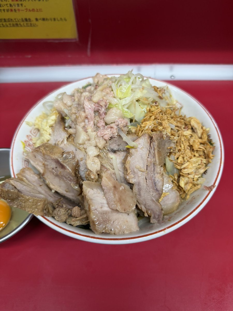 nao__919's tweet photo. ラーメン二郎 湘南藤沢店

小汁なし ぶた入り
にんにくあぶら

今日は仕事が終わってからRJSFへ♬♬
20日からつけ麺が始まるので汁なし食べ納め🍜✨
普段あまり汁なし食べないけど久しぶりでめっちゃ美味しかった🤤
玉子も新しいブランドになり別皿提供なので途中で全卵投入🥚
ご馳走様でした🙏 https://t.co/lPnES2pnV5