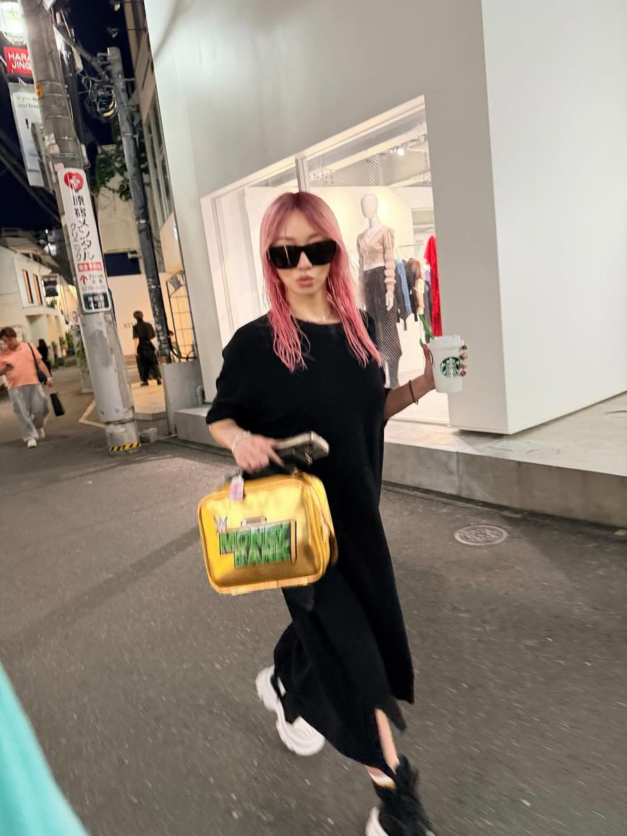 倖田來未 】 「ヘアー おメンテナンス」 ピンク髪のオフショットに反響