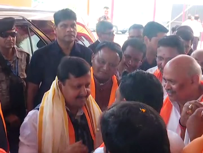 otvkhabar's tweet photo. #ଜଟଣୀରେ_ନିତିନ_ନବୀନ
-ଜଟଣୀରେ ପହଞ୍ଚିଲେ ବିଜେପି ରାଷ୍ଟ୍ରୀୟ ଅଧ୍ୟକ୍ଷ ନିତିନ ନବୀନ
-ଜିଲ୍ଲାସ୍ତରୀୟ ପ୍ରଶିକ୍ଷଣ ମହାଅଭିଯାନ ଶିବିରକୁ ଉଦ୍‌ଘାଟନ କଲେ
-ଜିଲ୍ଲା ଓ ବୁଥ୍‌ ସ୍ତରର କର୍ମୀଙ୍କ ସହ ଆଲୋଚନା କରିବେ
-ମୁଖ୍ୟମନ୍ତ୍ରୀ ମୋହନ ଚରଣ ମାଝୀ ମଧ୍ୟ ଉପସ୍ଥିତ
#NitinNavinInJatani #BJPTrainingCamp #OdishaBJP #OTV https://t.co/WhMFX8EyqC