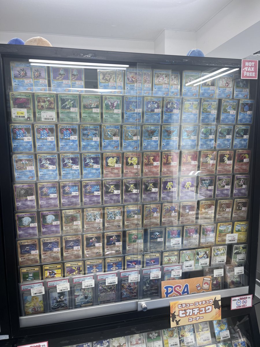 ✨ショーケース紹介✨ ポケカ151コーナー、旧裏レトロカード 一部