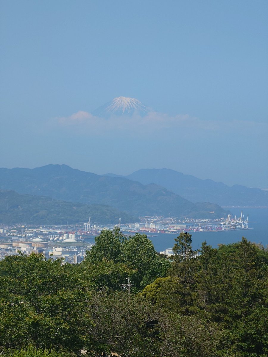 NervEvaRider's tweet photo. お疲れ様です🫡

一昨日は日本平夢テラスってとこへ行ってきました
マウント富士は見えましたが、もう少し澄んでるともっとキレイに見えるのでしょうか？
富士山が見えた時点でテンションアゲアゲです😆 https://t.co/sVcQf8TMCH