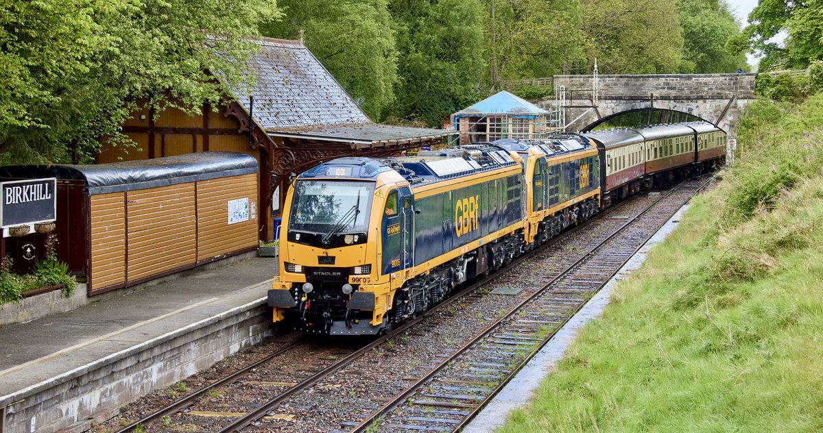 DougieCoullPix's tweet photo. GB Railfreight’s new Class 99’s at Birkhill 😊
#photography #railway #bkrailway #class99 #train #gbrailfreight #srps https://t.co/EWB8HFefGN