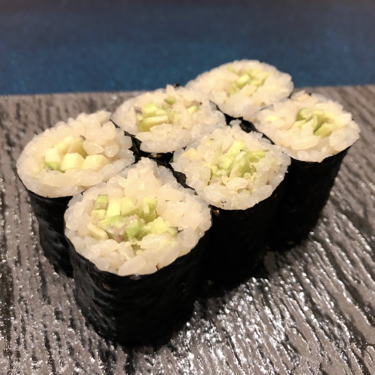 sushi_kinbee's tweet photo. 今週もよろしくお願いします！
爽快で風味豊かな『山葵巻』！

みなトクPAYマネーで支払いすると20%ポイント還元も実施中！

皆さまのご来店・ご予約をお待ちしております！

#わさび巻き #みなトクpay #寿司處金兵衛 #江戸前寿司 https://t.co/M1qpOq4SqX