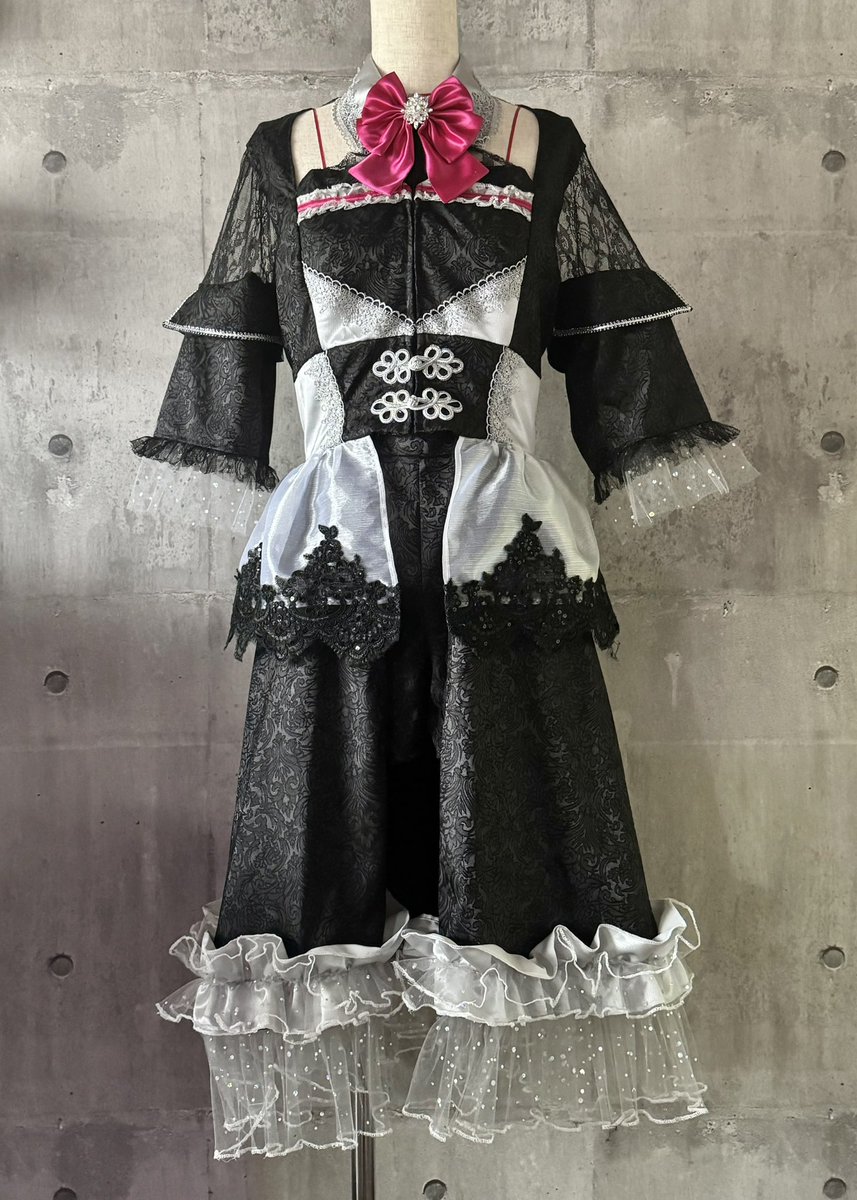N_comNM's tweet photo. 天音直子様

生誕祭のオーダーいただきました⋆⊹𓂃 ࣪ ˖
モノトーンでカッコよいけど、直ちゃん持ち味の女性らしさも強調したい…！！
という願望を元にデザインしました✏️✩‧₊˚
さり気なく胸元が⸜❤︎⸝になってるのがポイントです👐

ソロになって第一回目の生誕祭🎂
おめでとうございました🥳✨ https://t.co/oqRABbFaHk