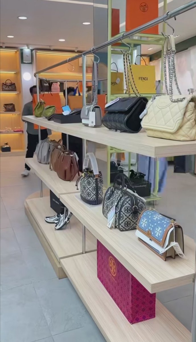 e_nyatiga's tweet photo. Semuanya 100% Authentic, ada yg new, PL, dan Titip jual juga 💕

📍Lokasinya Di Gejayan, Jl Afandi

— Mereka ada toko online juga ternyata, bisa dintip intip dulu ⤵️
🖇️https://t.co/6PwHdVXDK1 https://t.co/iRnqsaosVx