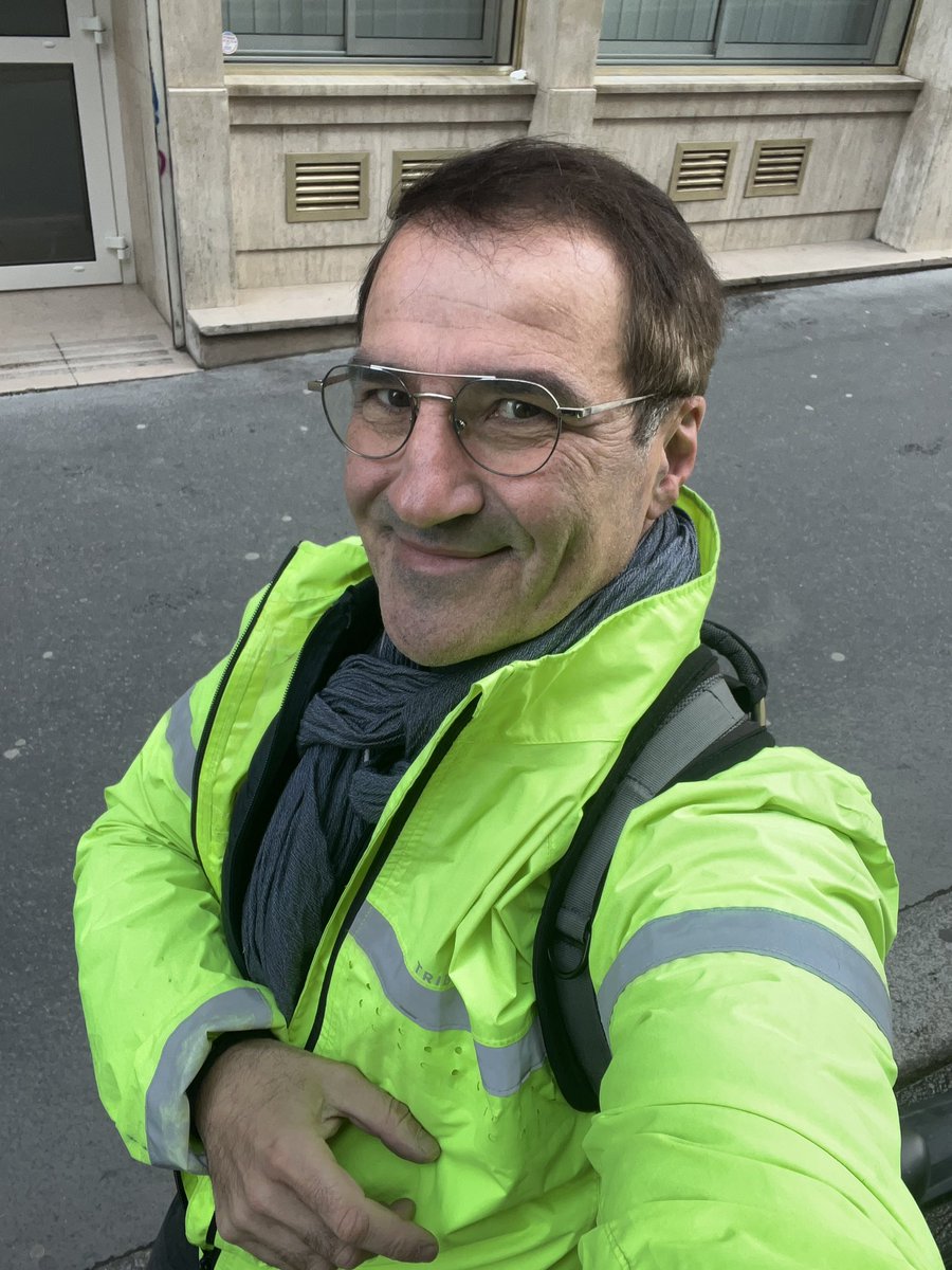 CouvFred's tweet photo. 8500km à #vélo entre #Asnières et Porte d’Orléans #Paris, ça se note voire ça se fête, n’est-ce pas ?
#circulationdouce #ecologie https://t.co/uoicnFWpxX