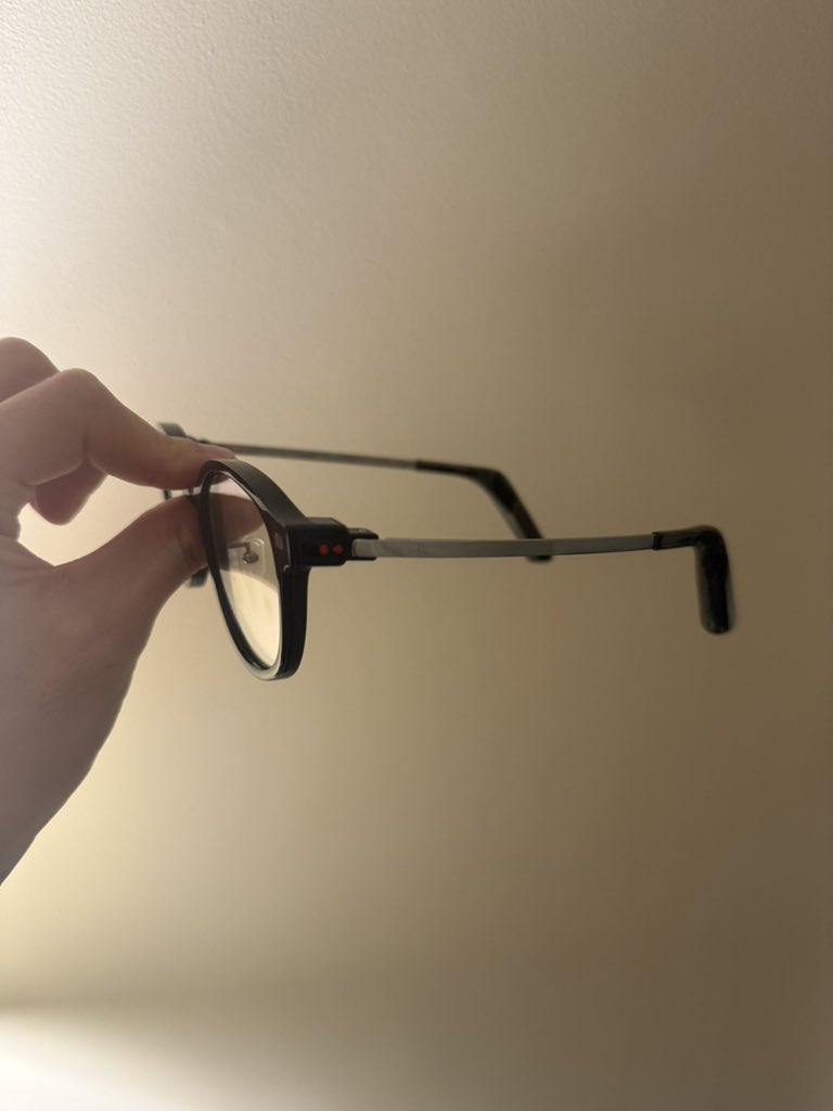 smoothkariminal's tweet photo. @galdayan1895 @a16z @speedrun The world’s lightest display smart glasses at 28g, an always-glanceable command center for your personal AI agents. https://t.co/xbnCuqoQJi