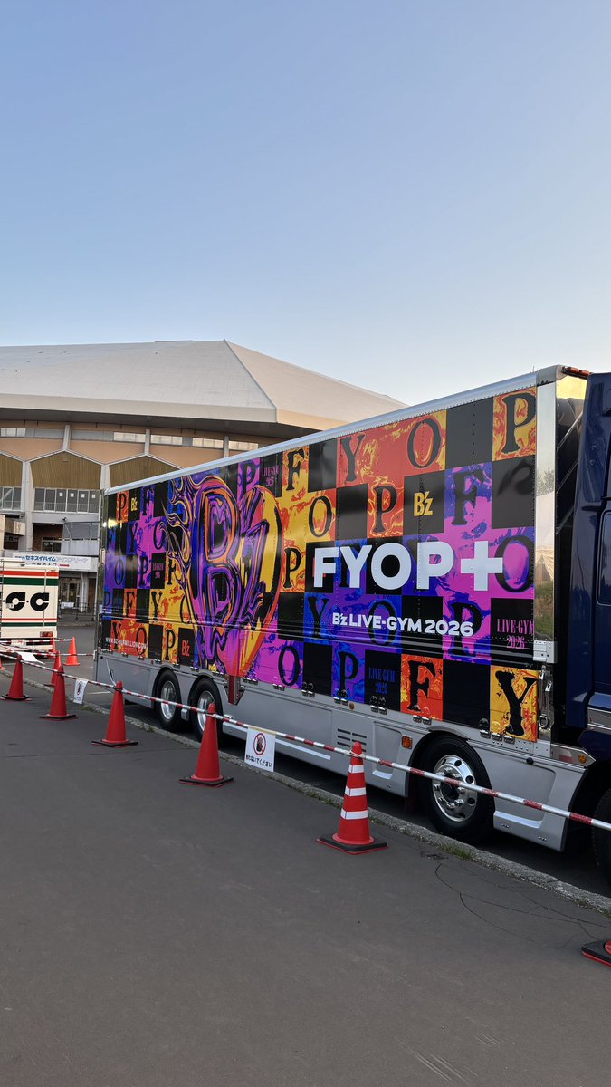 ayaka_detective's tweet photo. B'z LIVE-GYM FYOP + Day2❤️‍🔥
B'zを知ったのはやはりコナンとのコラボ
今回、主題歌2曲も生演奏を聴けたのは最高の思い出！！
席は30番前列とTAKさん側ステージ真横でお2人のお顔が肉眼ではっきり見えるくらい近かった👀
たくさんのpassionを感じてきました🤟
B'z最高！
#LIVEGYM2026
#FYOPplus
#Bz https://t.co/VUWh9hGZDJ