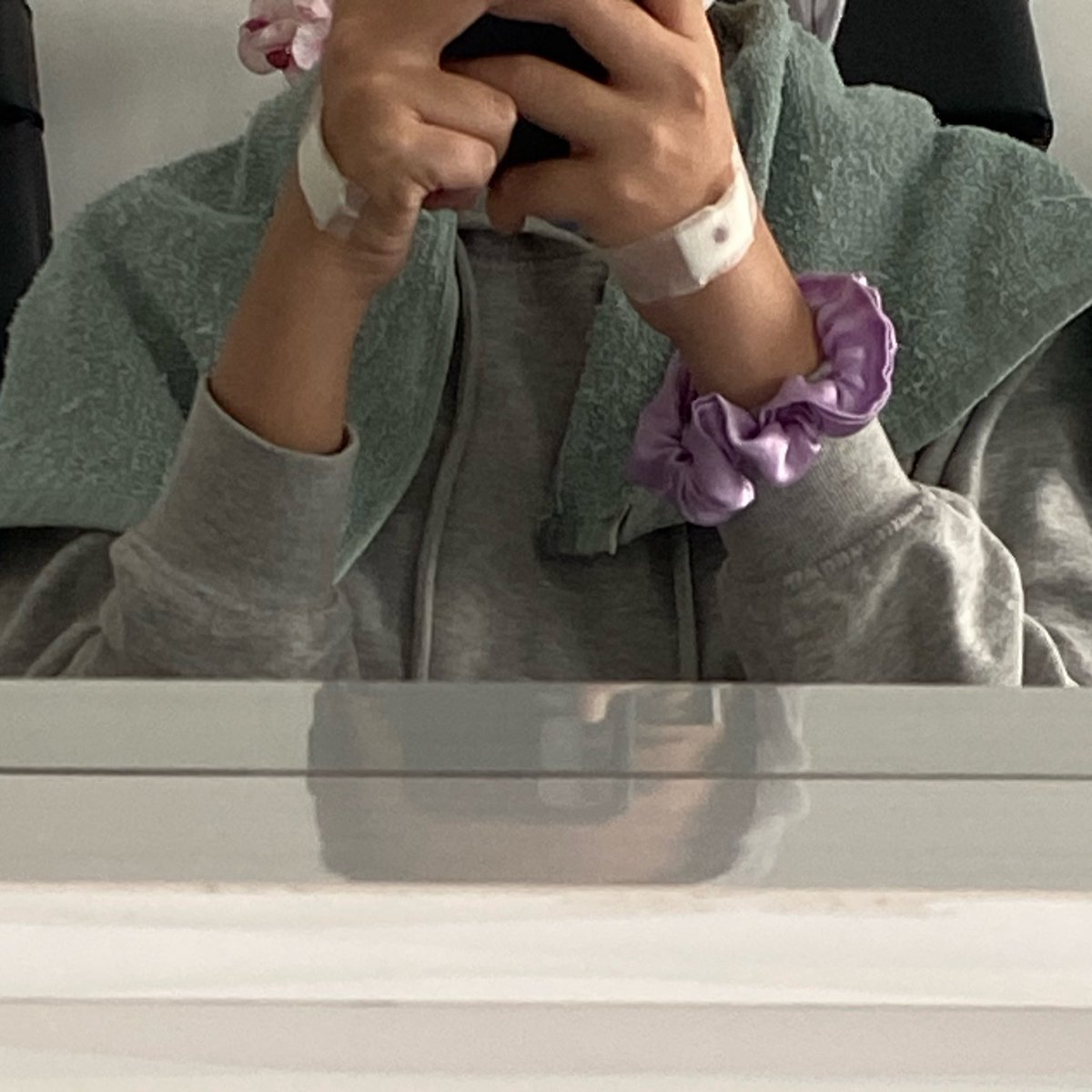 hwisolute's tweet photo. Sudah lulus infus dua tangan. Terima kasih semuanya yah sehat sehat🥹❤️ https://t.co/g6ydFLVPFx