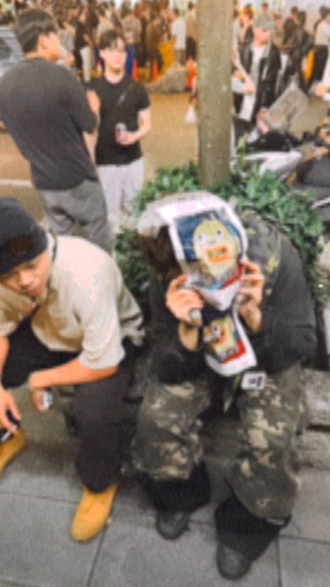 zzhe0531's tweet photo. 喝酒不好會亂撿海報 https://t.co/TUYIwaDAk0