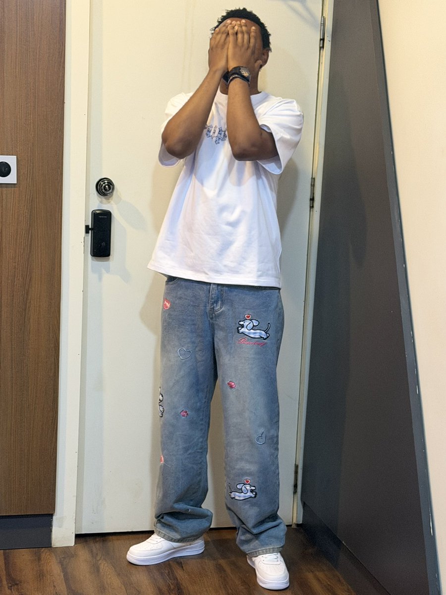 StudiowithSam's tweet photo. I was born a King 👑 But I don’t like to wear my crown🎂 https://t.co/o79FrzyxIx