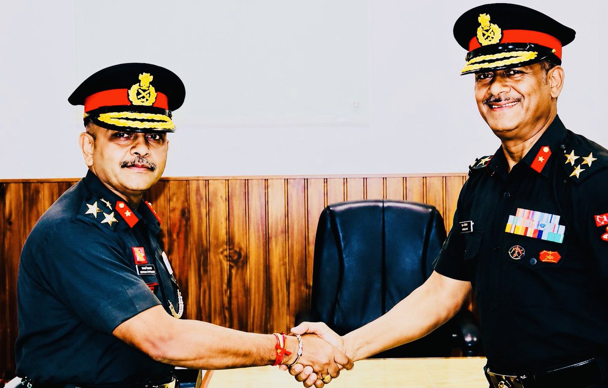 MajorPoonia's tweet photo. I am thrilled to see this! 🤗❤️💪
Brigadier Shrikant Purohit has taken over as Brigadier GS (Int) of the Command. We served together in Kashmir in 2003, in adjacent cabins.
The Congress regime + ISI lobby falsely framed him in the ‘Hindu Terrorism’ narrative, putting him behind bars. They tortured & humiliated him beyond imagination, yet he stood like a rock with unmatched courage & dignity. finally Truth Prevailed !
A fine officer, an amazing human being and a hardcore patriot 🇮🇳
Salute to you, Shrikant Sir 🙌Always proud of you…Jai Hind 🇮🇳