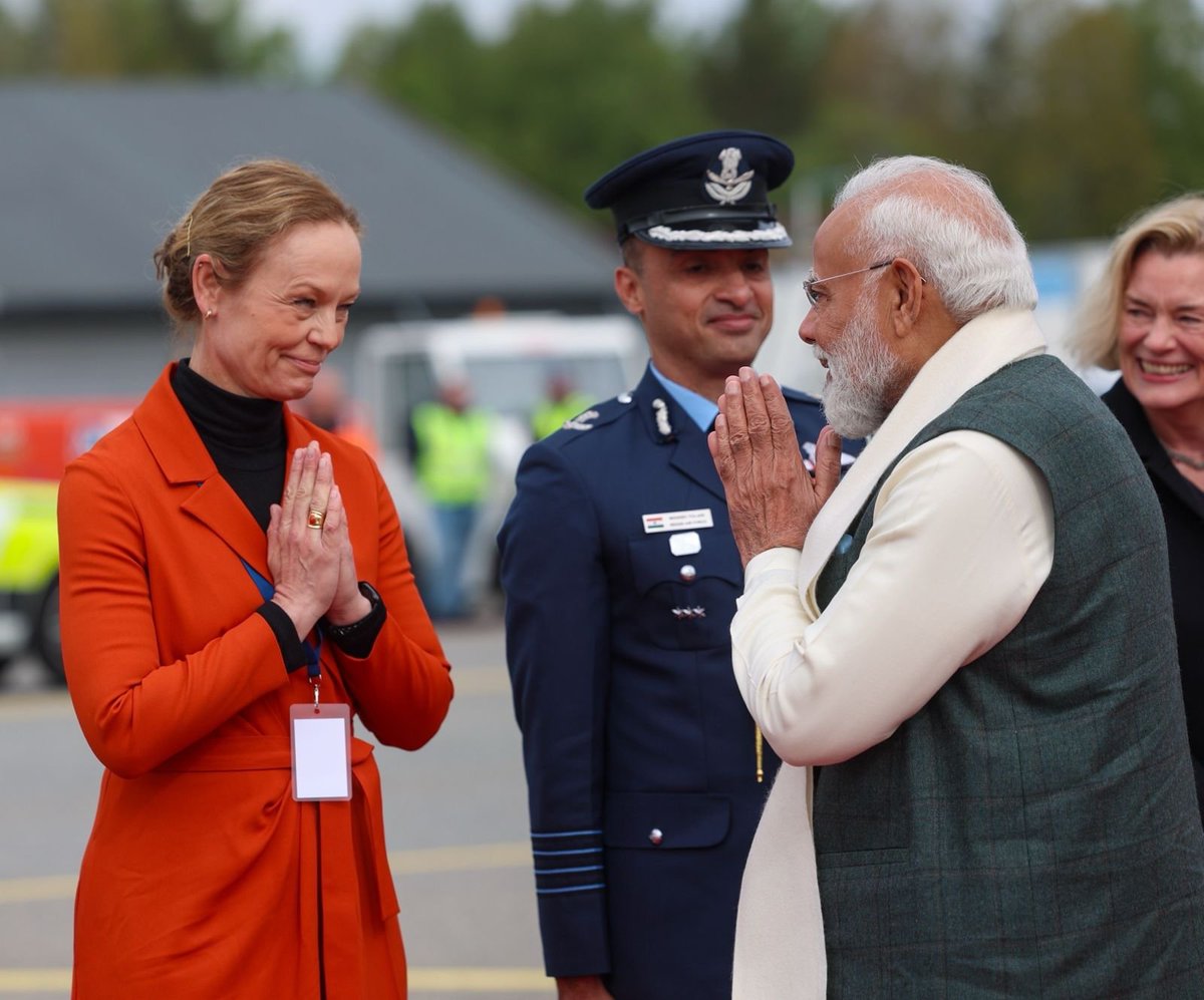 Narendra Modi tweet media