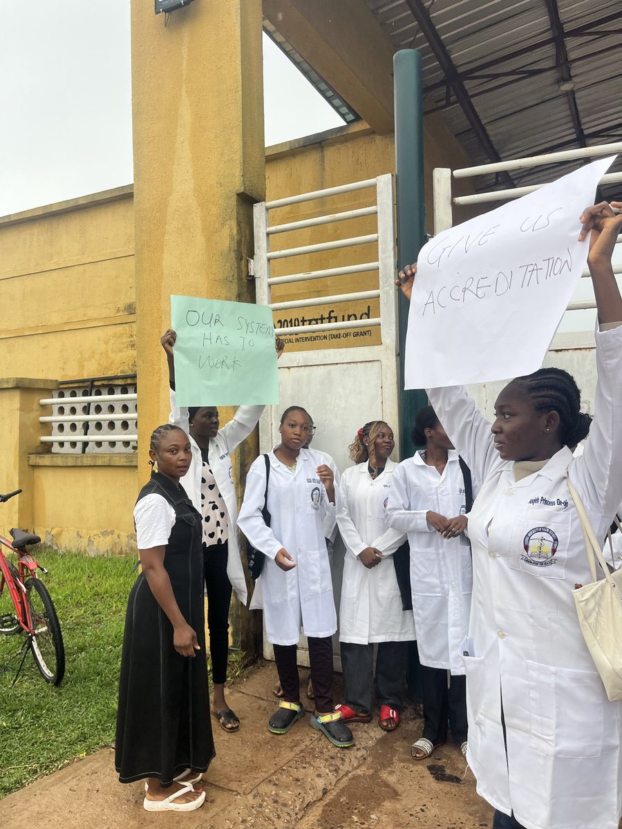 Thee_Ebomssss's tweet photo. SAVE FUHSO MEDICAL STUDENTS!!!
WE’RE TIRED OF WAITING FOR ACCREDITATION!!
#SaveFUHSOMedicalStudents
#GiveUsAccreditation

@instablog9ja @officialfuhso_g @MaziTunde @PeterObi @PulseNigeria247 @lindaikeji @HyacinthAlia @yabaleftonline @asher_kine @Osasbabyyy @virtuousii @Hauwa_L https://t.co/GIlwNkw4YT