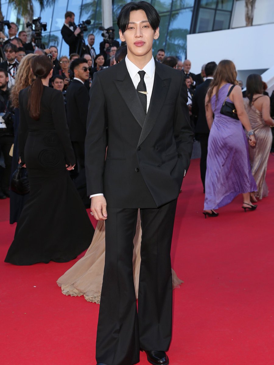 PlazaSenayan's tweet photo. Celebrities dressing in Louis Vuitton at the CANNES FILM FESTIVAL 2026.

Louis Vuitton Plaza Senayan, Level 1.

#WhatsOnPlazaSenayan #PlazaSenayan #LouisVuitton https://t.co/qoYCUQFfNL