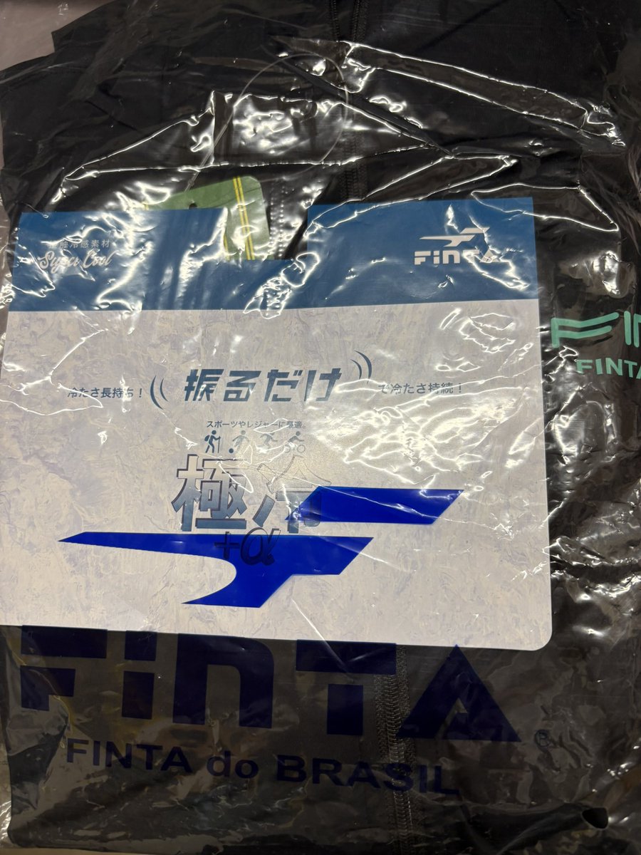 aqaqaqua's tweet photo. #FiNTA さんの不審者パーカー（ラッシュガード）買ったよー！＼(^o^)／

これで今年の酷暑日も乗り切れる！🌞
フィンタさん最高大好き💕

濡らして絞って振るだけというエコロジーさ、確実に冷房要らずのひんやり感、水分飛んで乾いても肌触りひんやり！🌬️

お洗濯は酸素系漂白剤（オキシ漬け）でOK👌 https://t.co/N0IpWKNMm5