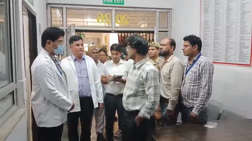 bstvlive's tweet photo. अमरोहा : जिला अस्पताल का निरीक्षण करने पहुंचे DM
➡मरीजों से बातचीत पर डीएम ने जाना हालचाल
#Amroha #DMVisit | @dmamroha https://t.co/tW093ySBk9