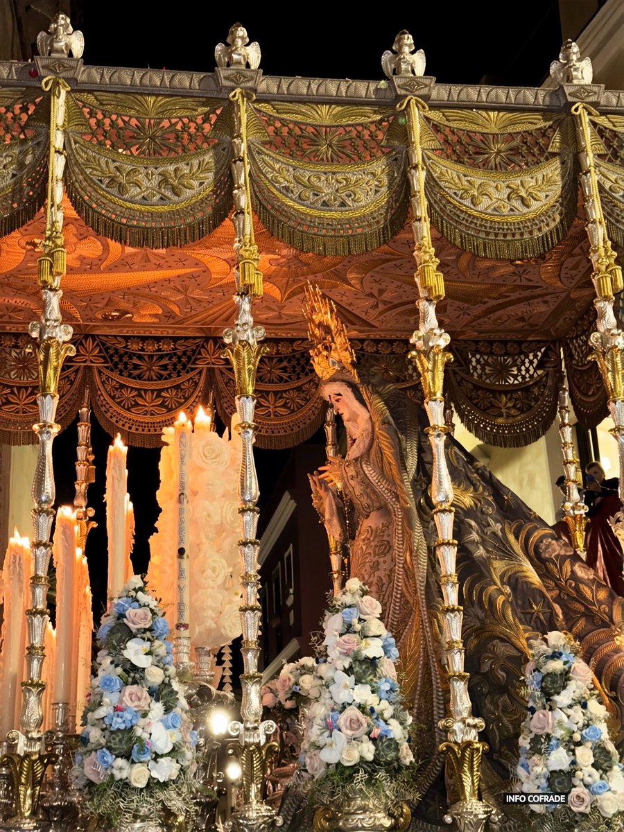 info_cofrade's tweet photo. 👑 𝐄𝐅𝐄𝐌𝐄́𝐑𝐈𝐃𝐄𝐒. Hoy se cumple el VII aniversario (2019-2026) de la coronación canónica de Nuestra Señora de los Ángeles. Felicidades a sus hermanos y devotos. #LosNegritos #FundaciónyÁngeles https://t.co/a15uJh57gl