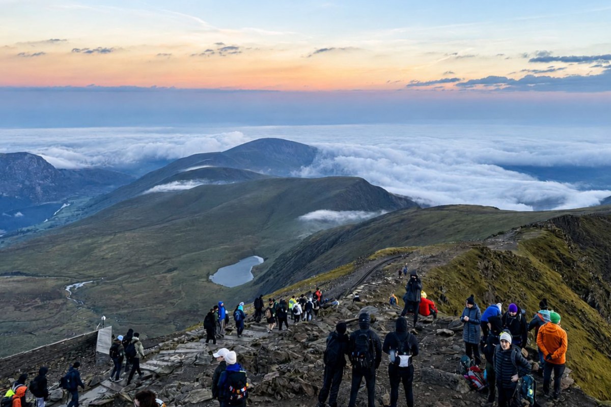 ElecConNews's tweet photo. Scolmore team completes Snowdon night climb

To read the full story, click here:

https://t.co/xE0g0bmksS

@ClickScolmore https://t.co/A5XGvcIoFf