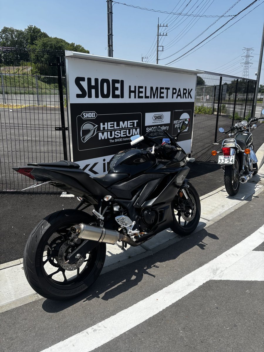 M_Cha_RYZ's tweet photo. 今日はバイクDay🏍️
目的地SHOEIヘルメットパーク
お昼はモツラーメン❗️
まさか帰りのPAで上司に会うとは…笑 https://t.co/Q45SxBMYl2